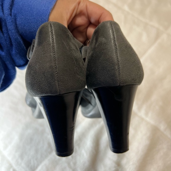Aerosoles postage Gray Suede Cross Strap Comfort Pumps Closed Toe Heels size 8 - Picture 7 of 11